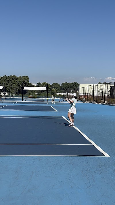 Jinji Tennis - 5 Star Tennis Club