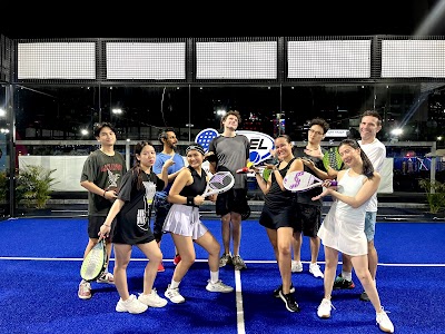 Padel Tennis Bangkok: Open 24 Hours at Banthat Thong Road. (สนามกีฬาปาเดลถนนบรรทัดทอง เปิด 24 ชั่วโมง)